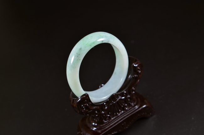 Green jade Burma jadeite oval shape small size bangle 52mm 13102002