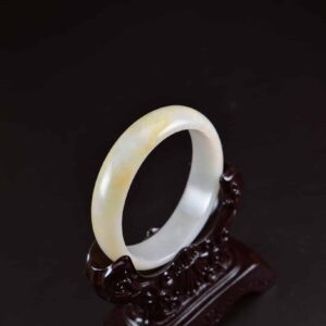 Yellow jade Burma oval shape  52mm BG01520008